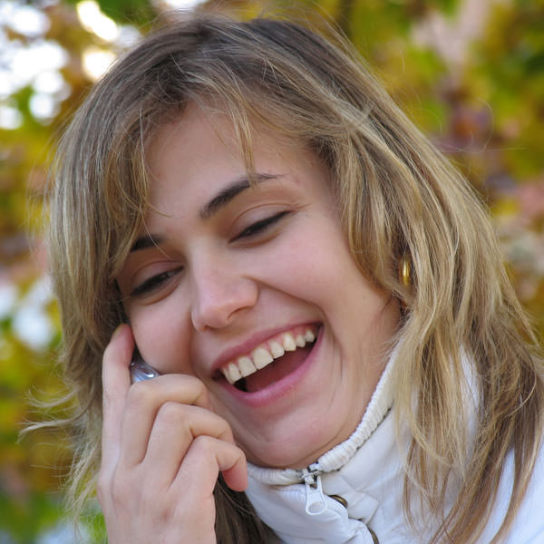 freeimages-girl-on-phone-1401433-600x600